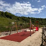 مزرعة للإقامة La Palombara
